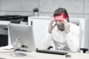 9 نشانه کم آبی بدن