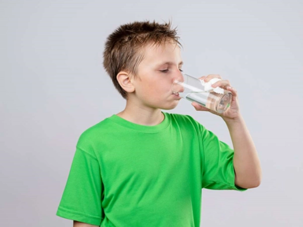 ویژگی آب آشامیدنی مناسب برای کودکان