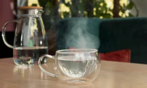 آیا آب گرم واقعاً مفید است؟ نگاهی به فواید و مضرات