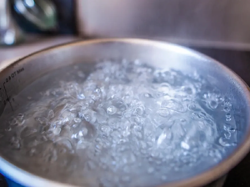 آیا آب معدنی نیاز به جوشاندن دارد؟