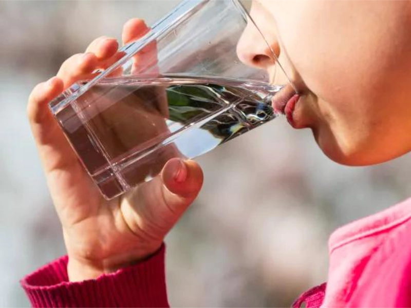 چگونه مطمئن شویم آب آشامیدنی خانه‌مان سالم است؟